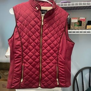 Burgundy winter vest lined with Sherpa like lining. Stretch side panels